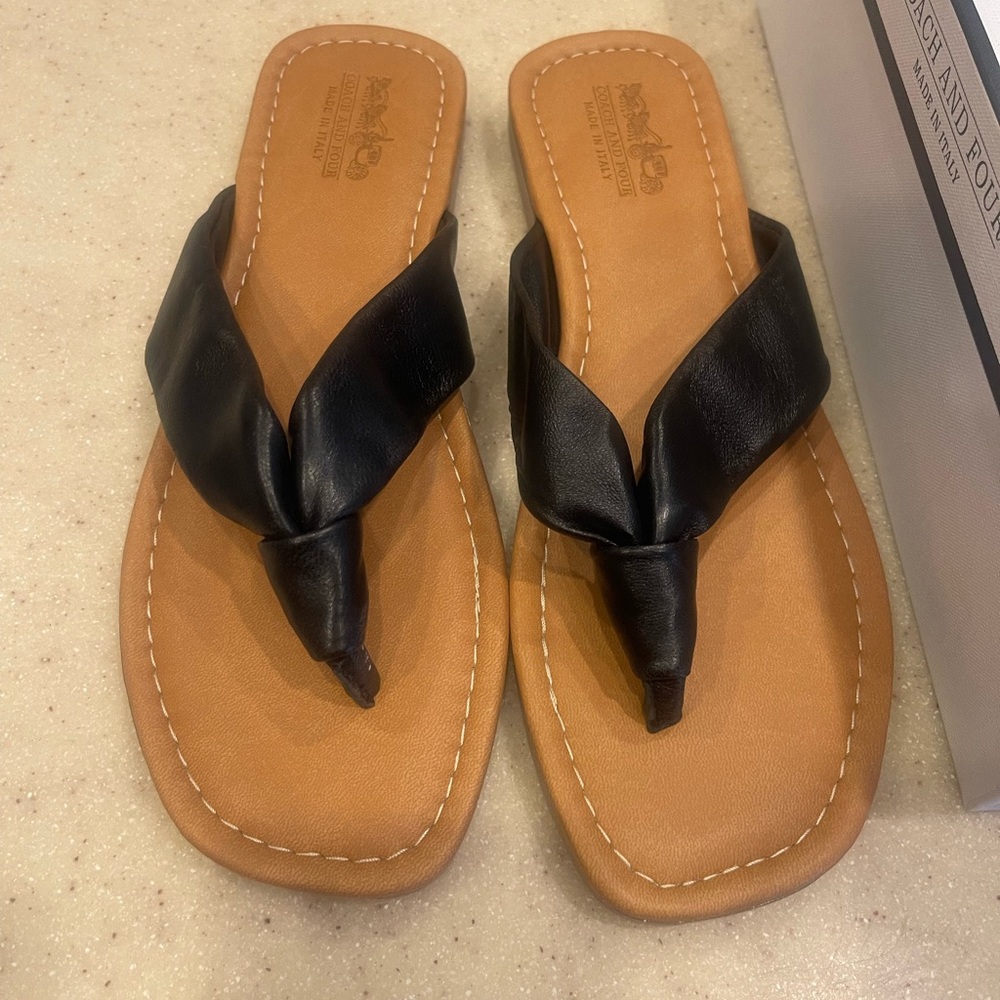 NIB Coach and Four Pappagallo thong black sandals sz. 9M